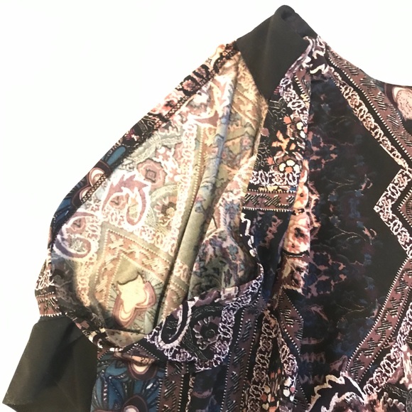 V neck paisley print  peek a boo short sleeve top - Picture 3 of 6